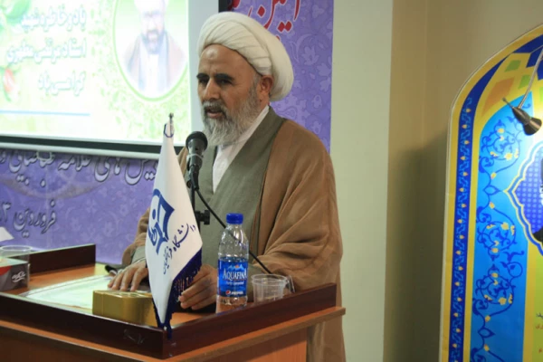 تجلیل از اساتید ادبیات