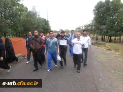 همایش بزرگ پیاده روی به مناسبت گرامیداشت هفته دفاع مقدس روز جمعه با شرکت دانشجومعلمان بسیجی به دور دریاچه شورابیل برگزار شد 4