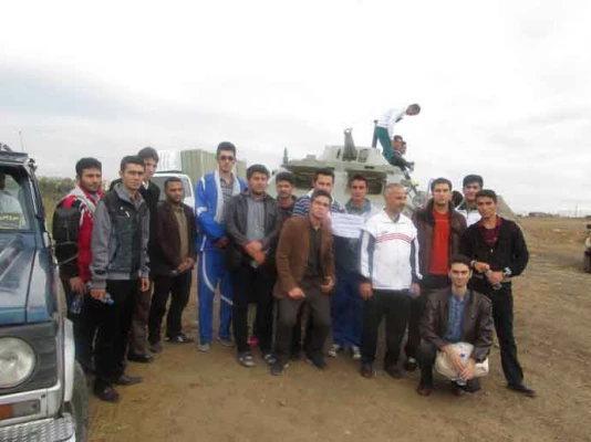 همایش بزرگ پیاده روی به مناسبت گرامیداشت هفته دفاع مقدس روز جمعه با شرکت دانشجومعلمان بسیجی به دور دریاچه شورابیل برگزار شد 9