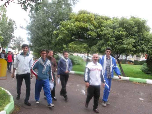 همایش بزرگ پیاده روی به مناسبت گرامیداشت هفته دفاع مقدس روز جمعه با شرکت دانشجومعلمان بسیجی به دور دریاچه شورابیل برگزار شد 15