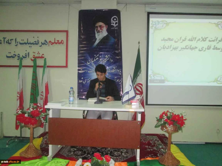 به مناسبت دهه ولایت 

برگزاری روشنگری سیاسی مسایل خاورمیانه با حضور مدیر کل خبرگزاری های خارج از کشور و کارشناس مسائل خاورمیانه جناب آقای دکتر هانی زاده   3