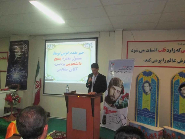 به مناسبت دهه ولایت 

برگزاری روشنگری سیاسی مسایل خاورمیانه با حضور مدیر کل خبرگزاری های خارج از کشور و کارشناس مسائل خاورمیانه جناب آقای دکتر هانی زاده   6