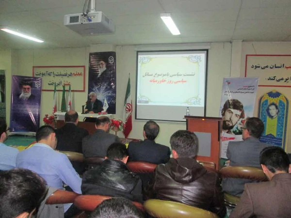 به مناسبت دهه ولایت 

برگزاری روشنگری سیاسی مسایل خاورمیانه با حضور مدیر کل خبرگزاری های خارج از کشور و کارشناس مسائل خاورمیانه جناب آقای دکتر هانی زاده   10