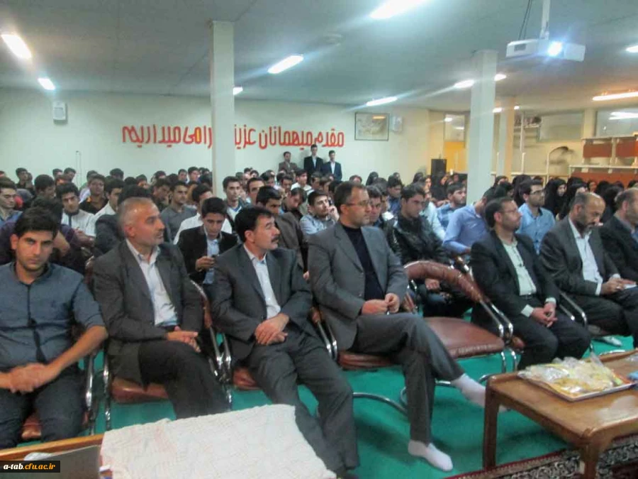 به مناسبت دهه ولایت 

برگزاری روشنگری سیاسی مسایل خاورمیانه با حضور مدیر کل خبرگزاری های خارج از کشور و کارشناس مسائل خاورمیانه جناب آقای دکتر هانی زاده   11