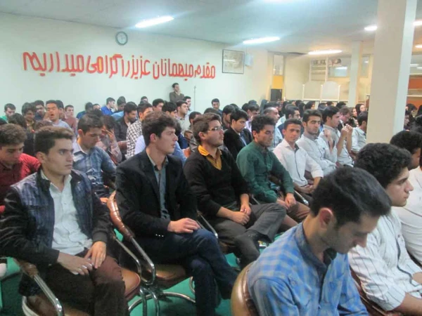 به مناسبت دهه ولایت 

برگزاری روشنگری سیاسی مسایل خاورمیانه با حضور مدیر کل خبرگزاری های خارج از کشور و کارشناس مسائل خاورمیانه جناب آقای دکتر هانی زاده   12