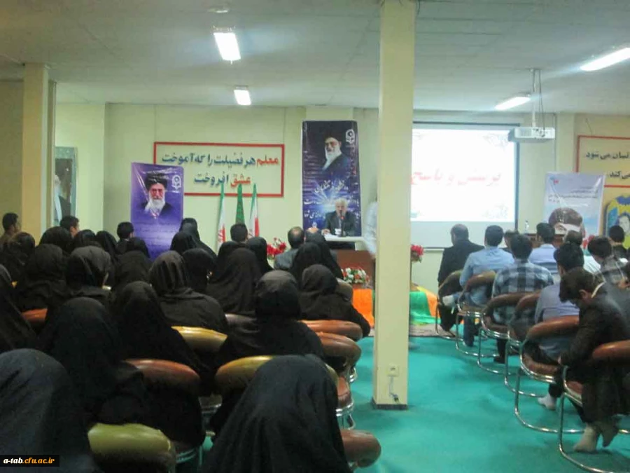 به مناسبت دهه ولایت 

برگزاری روشنگری سیاسی مسایل خاورمیانه با حضور مدیر کل خبرگزاری های خارج از کشور و کارشناس مسائل خاورمیانه جناب آقای دکتر هانی زاده   14