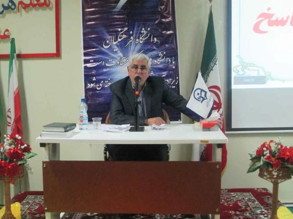 به مناسبت دهه ولایت 

برگزاری روشنگری سیاسی مسایل خاورمیانه با حضور مدیر کل خبرگزاری های خارج از کشور و کارشناس مسائل خاورمیانه جناب آقای دکتر هانی زاده   15