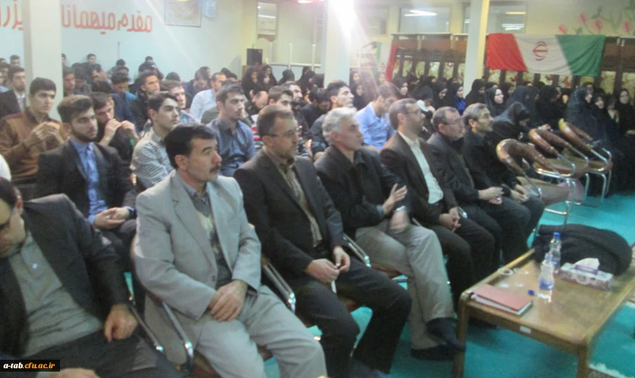 برگزاری نشست بصیرتی- سیاسی با موضوع مسائل روز و تجلیل از جهادگران اردوهای جهادی طرح هجرت بسیج دانشجویی