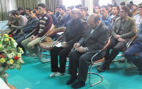 برگزاری  کرسی آزاد اندیشی و جلسه ی پرسش و پاسخ به مناسبت گرامی داشت روز دانشجو  با نمایندگان تشکّل های اسلامی و شورای صنفی شرکت کننده در همایش رویش  با حضور مسئولان دانشگاه فرهنگیان اردبیل 3