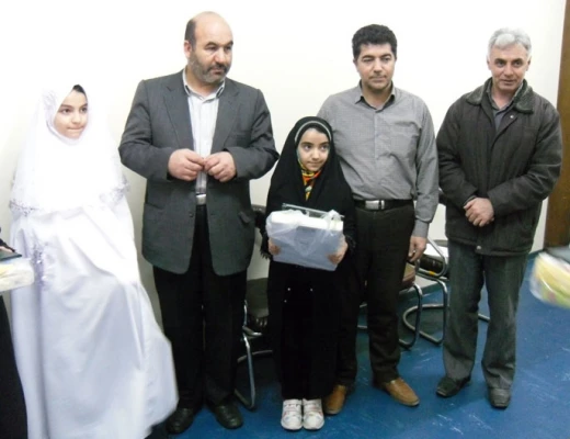 حضور نوجوانان در مراسم دریافت هدایای فرهنگی به مناسبت جشن تکلیف 5