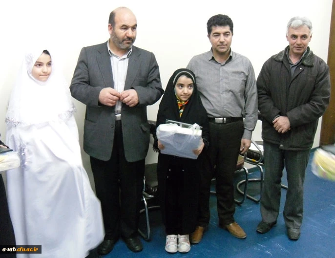 حضور نوجوانان در مراسم دریافت هدایای فرهنگی به مناسبت جشن تکلیف 5