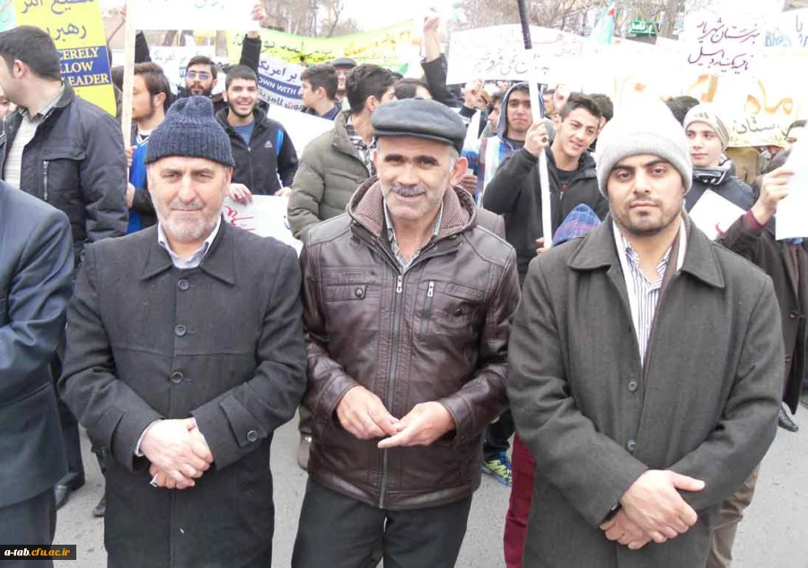 حضور پرشور اساتید، مدرسان، کارکنان و دانشجویان پردیس در راهپیمایی عظیم 22 بهمن به روایت تصویر 7
