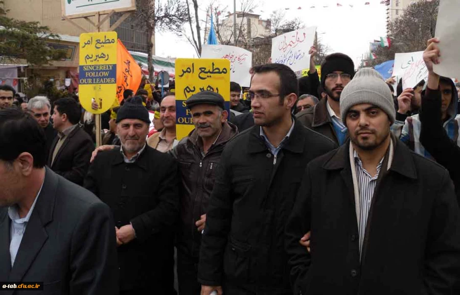 حضور پرشور اساتید، مدرسان، کارکنان و دانشجویان پردیس در راهپیمایی عظیم 22 بهمن به روایت تصویر 8