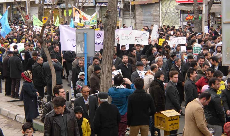 حضور پرشور اساتید، مدرسان، کارکنان و دانشجویان پردیس در راهپیمایی عظیم 22 بهمن به روایت تصویر 11