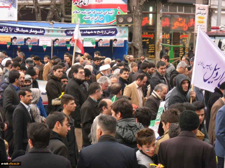 حضور پرشور اساتید، مدرسان، کارکنان و دانشجویان پردیس در راهپیمایی عظیم 22 بهمن به روایت تصویر 14