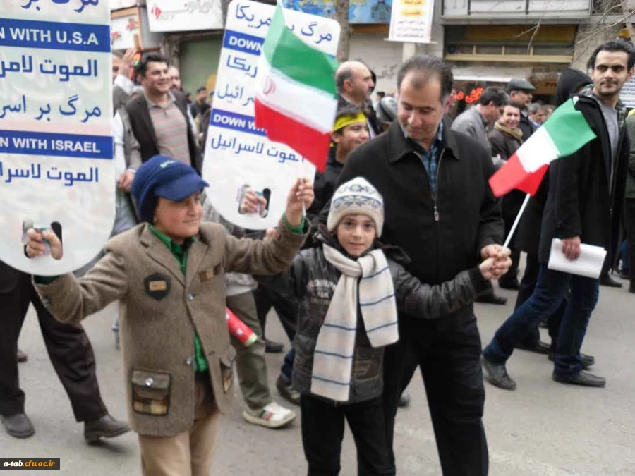 حضور پرشور اساتید، مدرسان، کارکنان و دانشجویان پردیس در راهپیمایی عظیم 22 بهمن به روایت تصویر 16