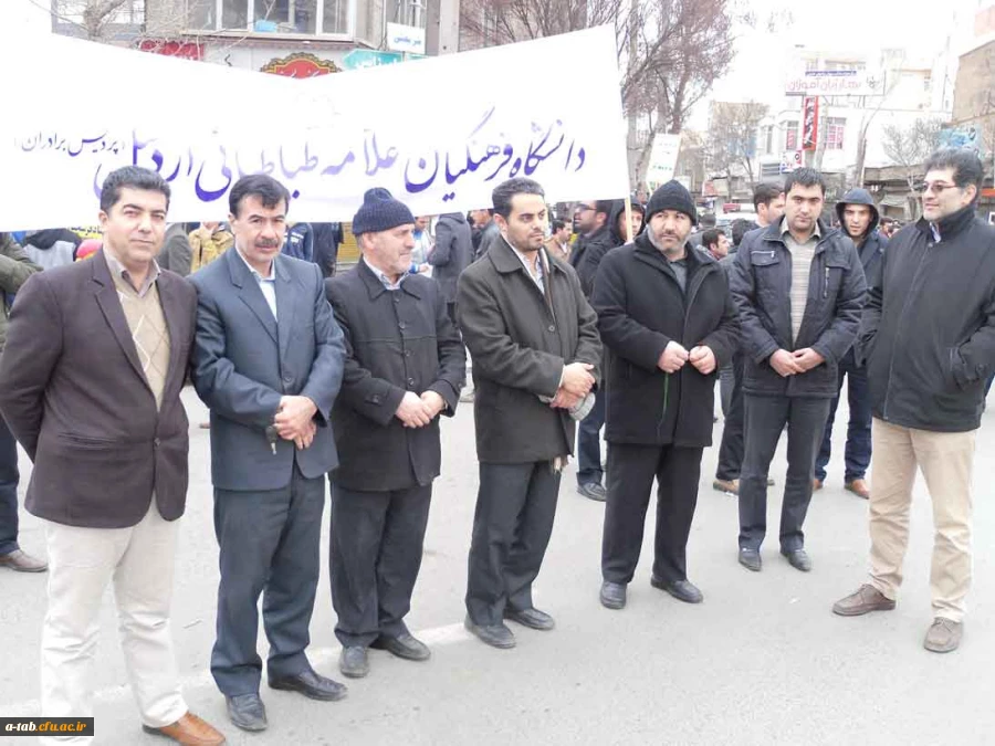 حضور پرشور اساتید، مدرسان، کارکنان و دانشجویان پردیس در راهپیمایی عظیم 22 بهمن به روایت تصویر 19