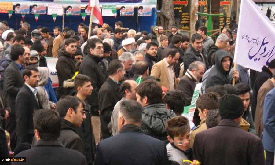 حضور پرشور اساتید، مدرسان، کارکنان و دانشجومعلمان پردیس در راهپیمایی عظیم 22 بهمن به روایت تصویر 4