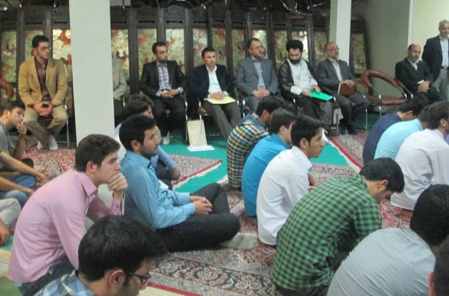 برگزاری همایش بصیرتی- سیاسی بررسی برجام و مسایل روز

با حضور کارشناس تحلیل گر مسائل سیاسی آقای حسین راد 5