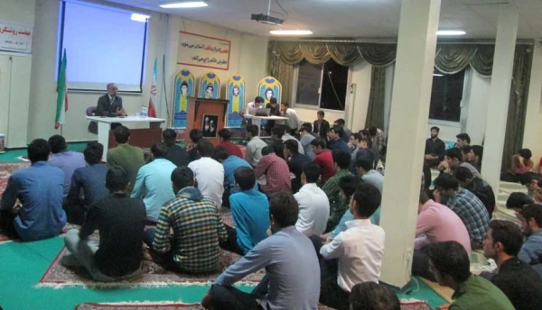 برگزاری همایش بصیرتی- سیاسی بررسی برجام و مسایل روز

با حضور کارشناس تحلیل گر مسائل سیاسی آقای حسین راد 7