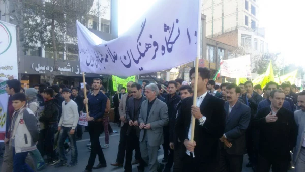 کارکنان ، اساتید و دانشجو معّمان دانشگاه فرهنگیان پردیس علامه طباطبایی اردبیل در راهپیمایی روز 13 آبان شرکت نمودند تا آرمانهای امام راحل و نظام مقدس جمهوری اسلامی دفاع نمایند. 2