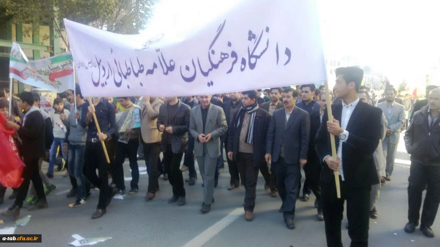 کارکنان ، اساتید و دانشجو معّمان دانشگاه فرهنگیان پردیس علامه طباطبایی اردبیل در راهپیمایی روز 13 آبان شرکت نمودند تا آرمانهای امام راحل و نظام مقدس جمهوری اسلامی دفاع نمایند. 5