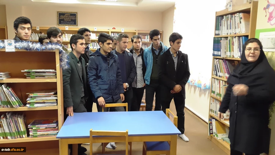 به مناسبت هفته ی کتاب و کتاب خوانی دانشجو معلّمان پردیس علامه طباطبایی اردبیل از کتابخانه ی مرکزی  بازدید نمودند. 4