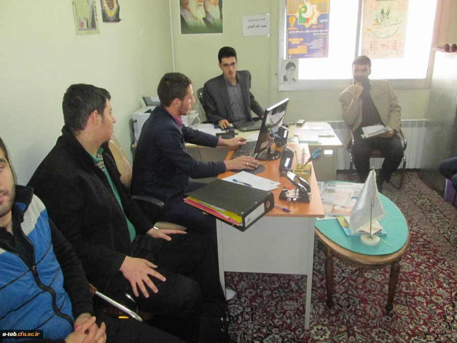 تشکیل جلسه سرگروه با مربی حلقه های صالحین به مناسبت هفته ی بسیج  در دانشگاه فرهنگیان اردبیل 2