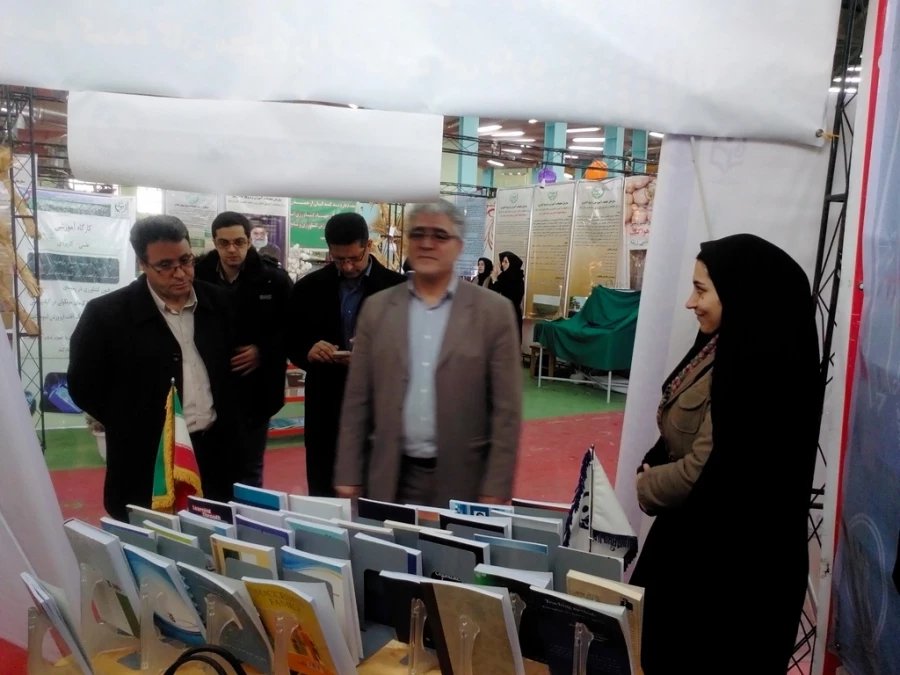 به مناسبت هفته پژوهش برگزارشد. 3