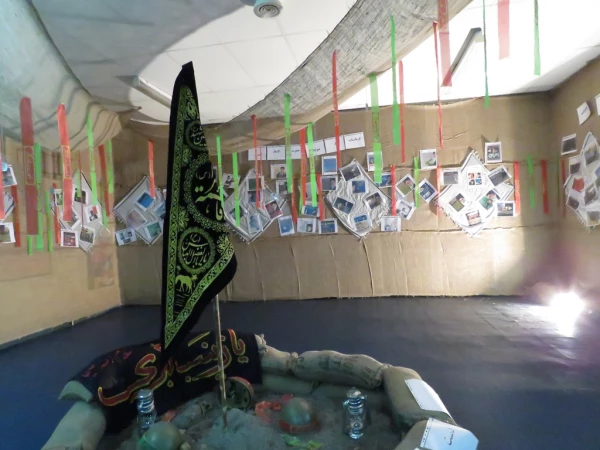 هم زمان با فـرا رسیدن ایـّام پرشور انتخابات و ایّام اعزام به کـربلای ایـران
نمایشگاه فرهنگی بصیرتی و بزرگداشت راهیان نور در پردیس علّامه طباطبایی اردبیل برگزار شد. 9