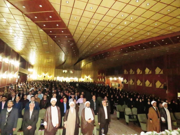 با حضور رئیس نهاد نمایندگی مقام معظم رهبری در دانشگاه های کشور

همایش روز معلم با محور تربیتی - فرهنگی در حیطه ی  تجلیل از مقام شامخ معلم با سخنرانی حجّه  الاسلام محمدیان، رئیس نهاد نمایندگی مقام معظم رهبری در دانشگاه های کشور به همّت دانشگاه فرهنگیان ا