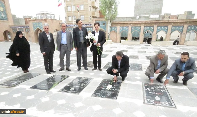 دکتر مهرمحمدی در بدو ورود به استان اردبیل با حضور در گلزار شهداء به آرمان های  انقلاب اسلامی ادای احترام نمودند. 2