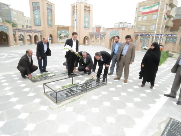 دکتر مهرمحمدی در بدو ورود به استان اردبیل با حضور در گلزار شهداء به آرمان های  انقلاب اسلامی ادای احترام نمودند. 2