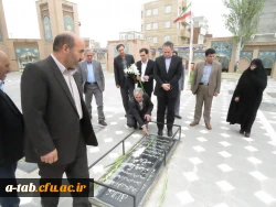 دکتر مهرمحمدی در بدو ورود به استان اردبیل با حضور در گلزار شهداء به آرمان های  انقلاب اسلامی ادای احترام نمودند. 2