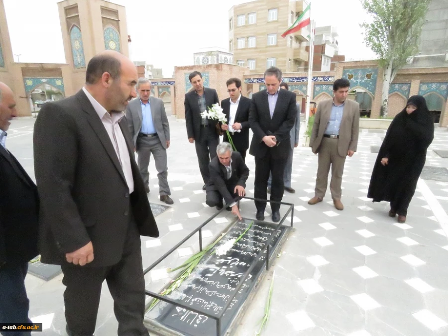 دکتر مهرمحمدی در بدو ورود به استان اردبیل با حضور در گلزار شهداء به آرمان های  انقلاب اسلامی ادای احترام نمودند. 2