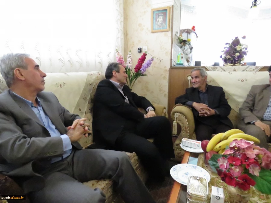 دیدار سرپرست دانشگاه فرهنگیان کشور از خانواده ی دانشجو معلّم شهید بهنام یوسفی 2