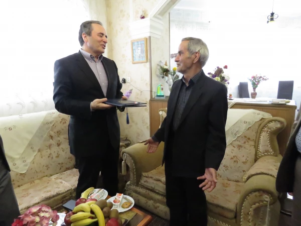 دیدار سرپرست دانشگاه فرهنگیان کشور از خانواده ی دانشجو معلّم شهید بهنام یوسفی 6