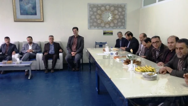 طّی جلسه­ ای مراسم تکریم و معارفه ی معاون آموزشی، پژوهشی و فرهنگی پردیس علّامه طباطبایی اردبیل برگزار شد:

            دانشگاه فرهنگیان بستر مناسب اقتصاد مقاومتی و نشر آن به کلّ جامعه­ ی اسلامی است 2