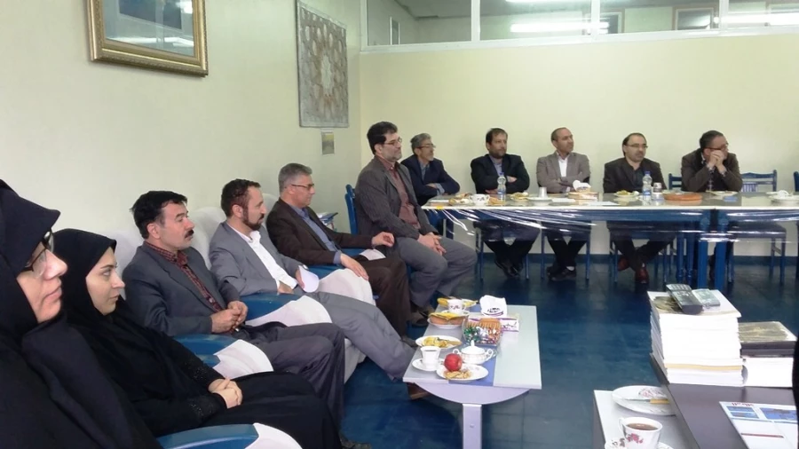 طّی جلسه­ ای مراسم تکریم و معارفه ی معاون آموزشی، پژوهشی و فرهنگی پردیس علّامه طباطبایی اردبیل برگزار شد:

            دانشگاه فرهنگیان بستر مناسب اقتصاد مقاومتی و نشر آن به کلّ جامعه­ ی اسلامی است 2