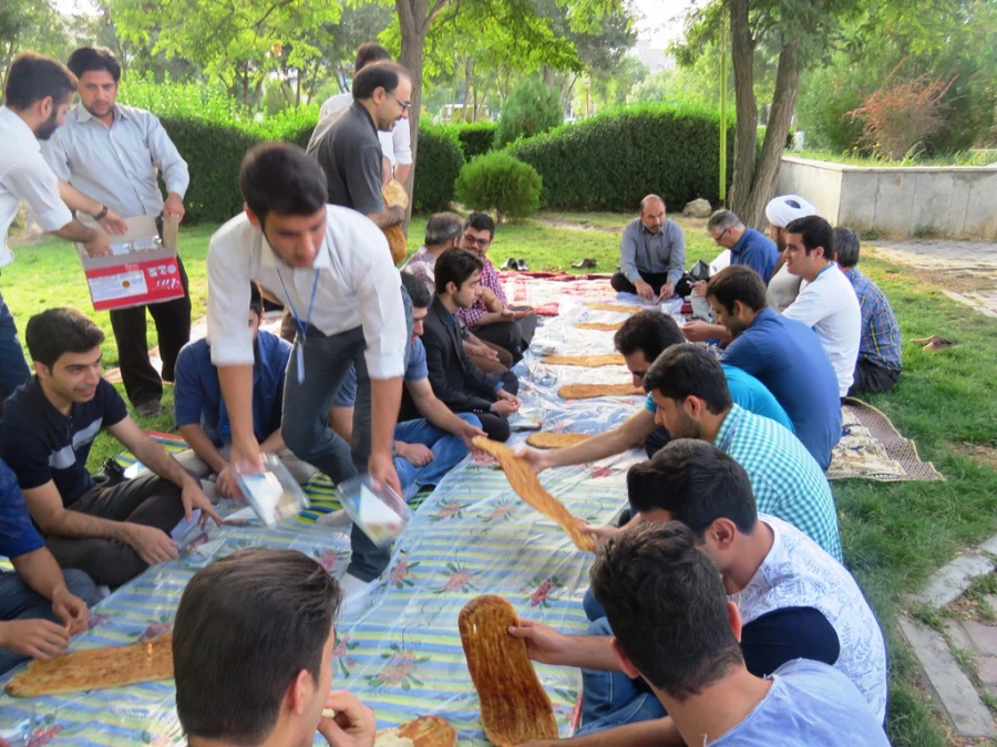 گزارش بازدید از مجتمع نمونه گردشگری شورابیل و مقبره ی شیخ صفی مهمانان طرح گردشگری و ایران شناسی 3