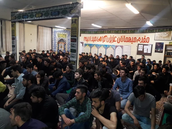 مراسم عزاداری حضرت سیّد الشهدا (ع) را بعد از نماز مغرب و عشا در نماز خانه ی  پردیس علامه طباطبایی دانشگاه فرهنگیان اردبیل برگزار شد. 2