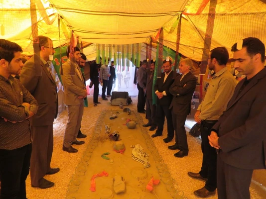 افتتاحیه ی نمایشگاه تحلیلی بصیرتی "بصیرت عاشورایی"

 2