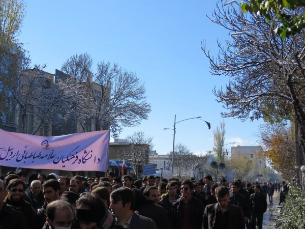 حضور پرشور مسئولان و دانشجویان پردیس علامه طباطبایی اردبیل در راهپیمایی استکبار ستیزی 13 آبان 3