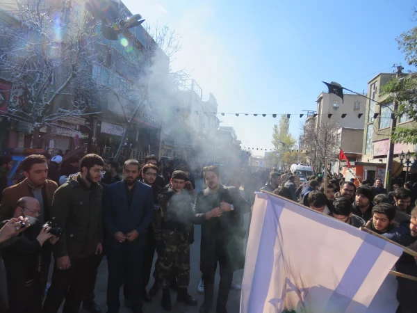 حضور پرشور مسئولان و دانشجویان پردیس علامه طباطبایی اردبیل در راهپیمایی استکبار ستیزی 13 آبان 7