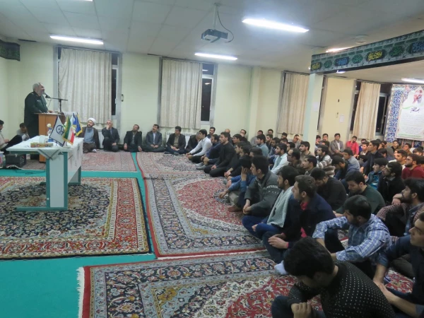 سردار بابازاده در مراسم روز دانشجو با اشاره به دانشجومعلّمان پردیس:

تک تک این جوانان پاک سرشت و چهره های نورانی و مؤمن ، برای فردای این مملکت و مرز و بوم یک سرباز تمام عیار خواهند بود. 14