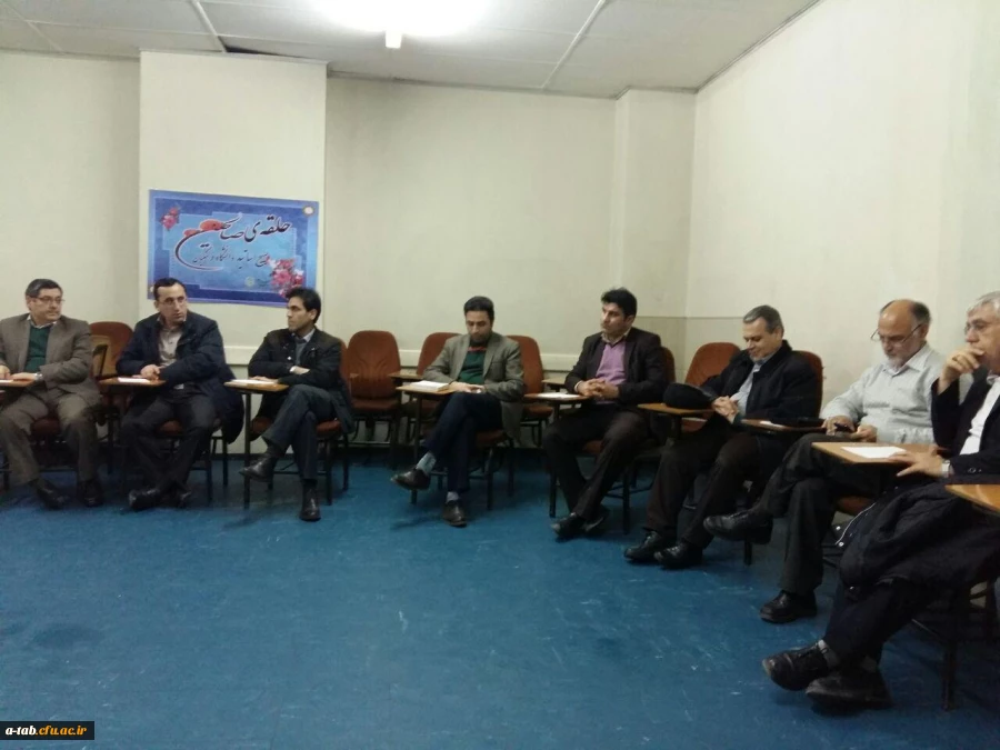 جلسه حلقه صالحین کانون بسیج اساتید دانشگاه فرهنگیان استان اردبیل با حضور جمعی از اساتید بسیجی ، روز یکشنبه مورخ 12/10/97 بعد از نماز مغرب و عشا در محل پردیس علامه طباطبایی اردبیل برگزار گردید. 2