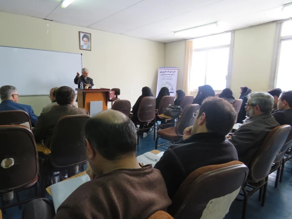 با حضور اساتید کارورزی و هیأت علمی دانشگاه فرهنگیان استان اردبیل، در پردیس علّامه طباطبایی برگزار شد:

اجرای دوره­ ی کارورزی با حضور مدرّس برجسته­­ ی کشوری کارورزی سرکارخانم آمنه احمدی 2