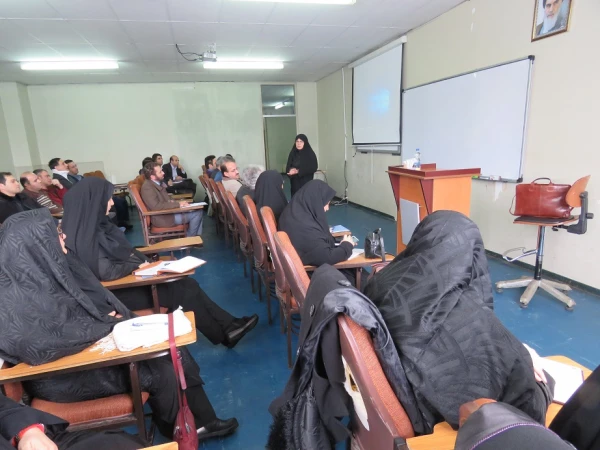 با حضور اساتید کارورزی و هیأت علمی دانشگاه فرهنگیان استان اردبیل، در پردیس علّامه طباطبایی برگزار شد:

اجرای دوره­ ی کارورزی با حضور مدرّس برجسته­­ ی کشوری کارورزی سرکارخانم آمنه احمدی 3