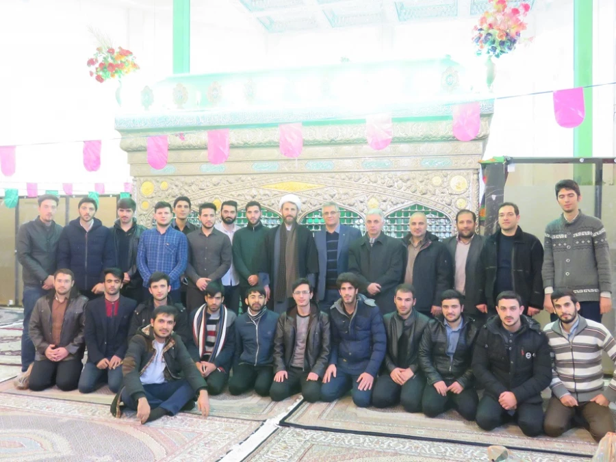 همزمان با آغاز سی و هشتمین سالگرد پیروزی شکوهمند انقلاب اسلامی:

شرکت دانشجومعلّمان در جشن بزرگ انقلاب در امامزاده سیدصدرالدّین 4