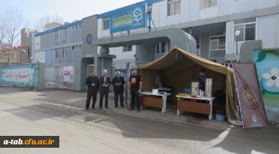 برپایی ایستگاه صلواتی به مناسبت ایام فاطمیّه در مقابل در ورودی پردیس علّامه طباطبایی توسط دانشجومعلّمان پردیس